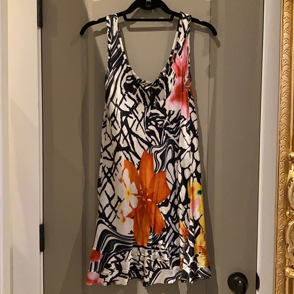 Silk and Floral Top - Picture 4 of 4